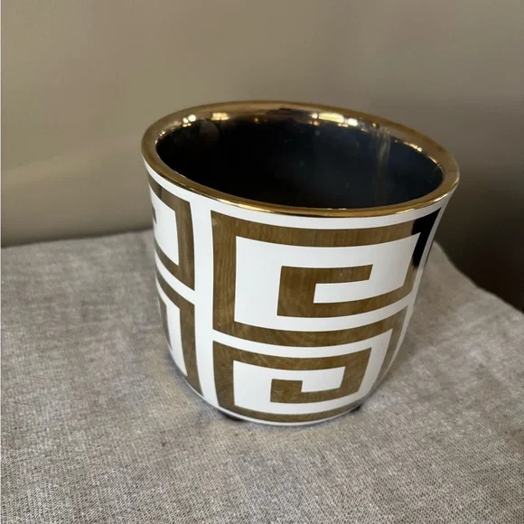 Gold and White Geometric Planter - Picture 4 of 8